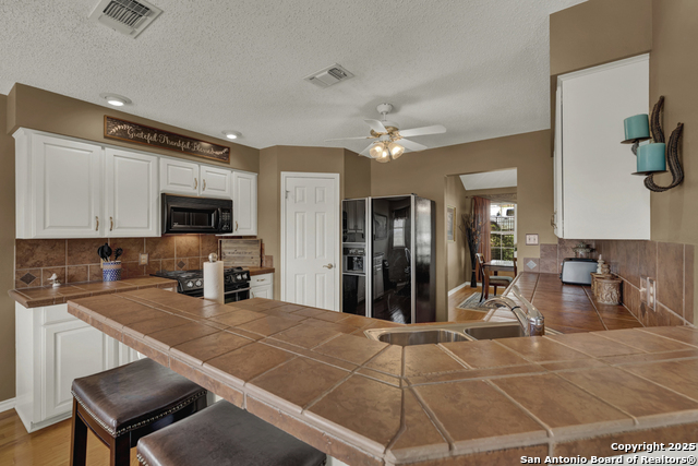 Image 25 of 50 For 821 Lakeview