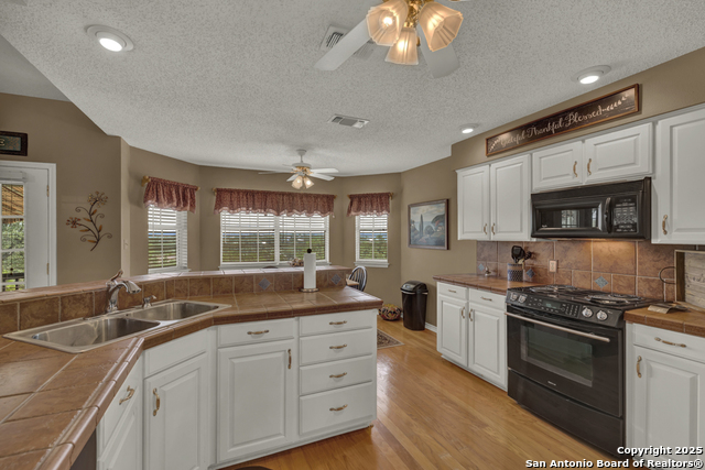 Image 26 of 50 For 821 Lakeview