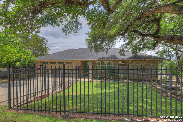 Image 5 of 50 For 821 Lakeview