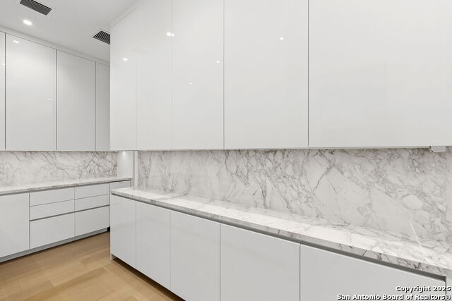 Listing photo id 19 for 24615 Cliff Line