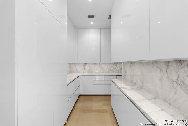 Listing photo id 20 for 24615 Cliff Line