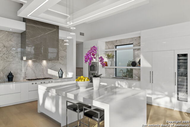 Listing photo id 1 for 24615 Cliff Line