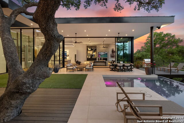 Listing photo id 40 for 24615 Cliff Line