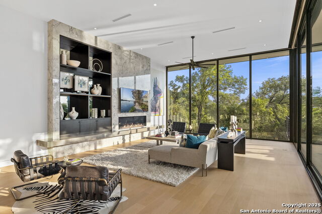 Listing photo id 3 for 24615 Cliff Line