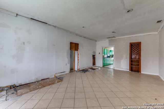 Listing photo id 9 for 3311 W Commerce St