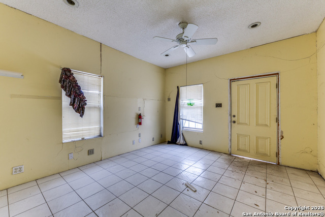 Listing photo id 10 for 3311 W Commerce St