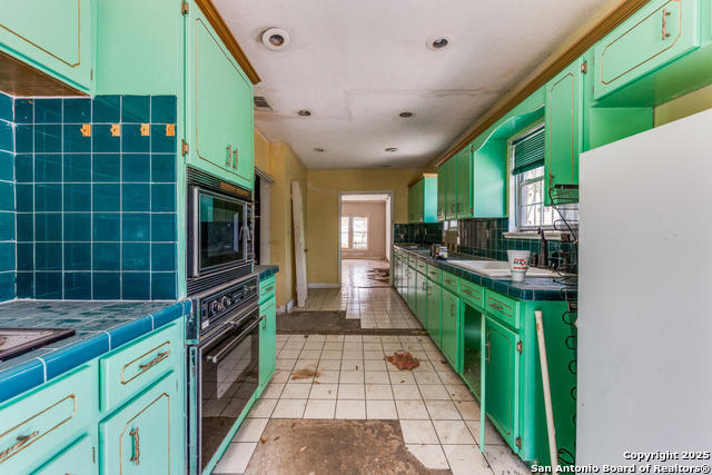 Listing photo id 11 for 3311 W Commerce St
