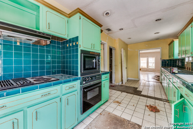 Listing photo id 12 for 3311 W Commerce St