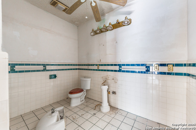 Listing photo id 13 for 3311 W Commerce St
