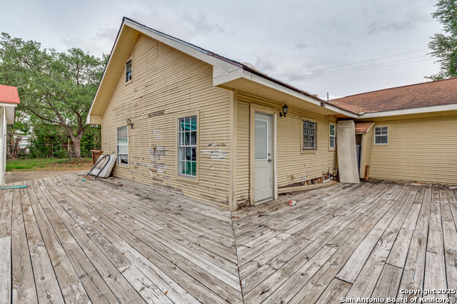 Listing photo id 2 for 3311 W Commerce St