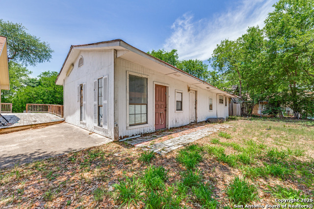 Listing photo id 5 for 3311 W Commerce St
