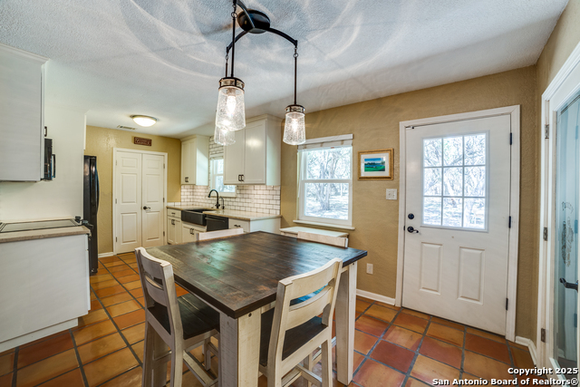 Listing photo id 11 for 954 Lakeside