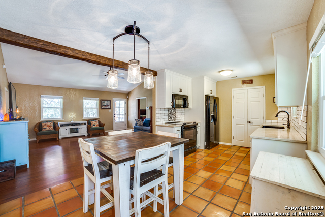 Listing photo id 12 for 954 Lakeside