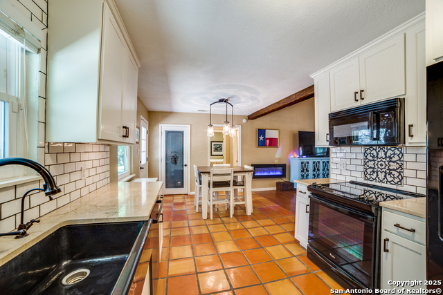Listing photo id 14 for 954 Lakeside