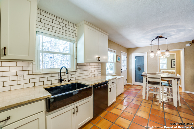 Listing photo id 15 for 954 Lakeside
