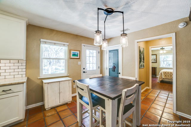 Listing photo id 16 for 954 Lakeside