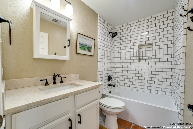 Listing photo id 17 for 954 Lakeside