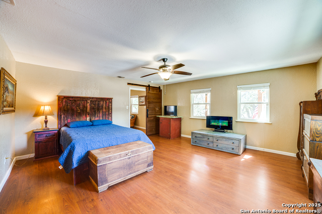 Listing photo id 20 for 954 Lakeside