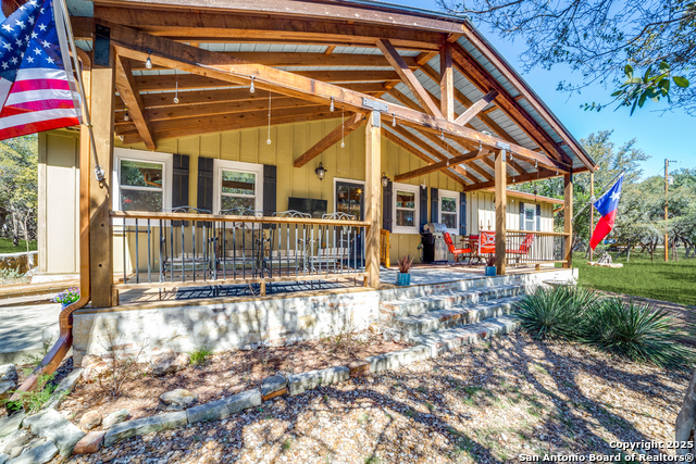 Listing photo id 1 for 954 Lakeside