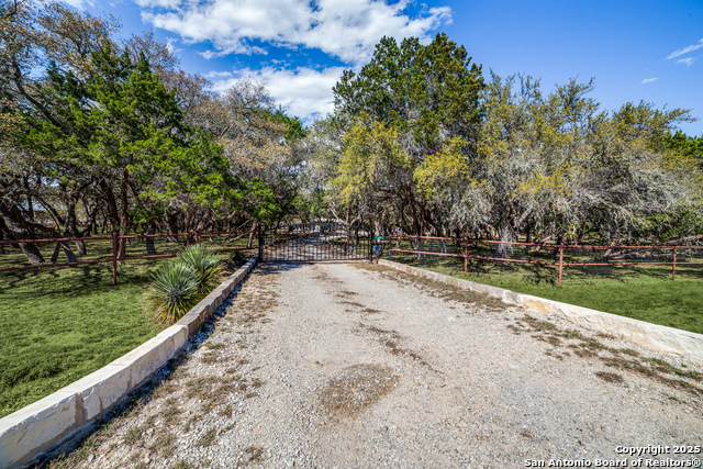 Listing photo id 3 for 954 Lakeside