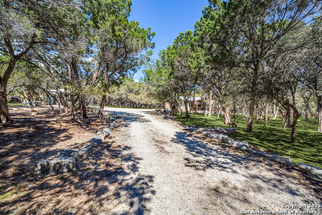 Listing photo id 4 for 954 Lakeside