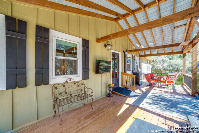 Listing photo id 6 for 954 Lakeside