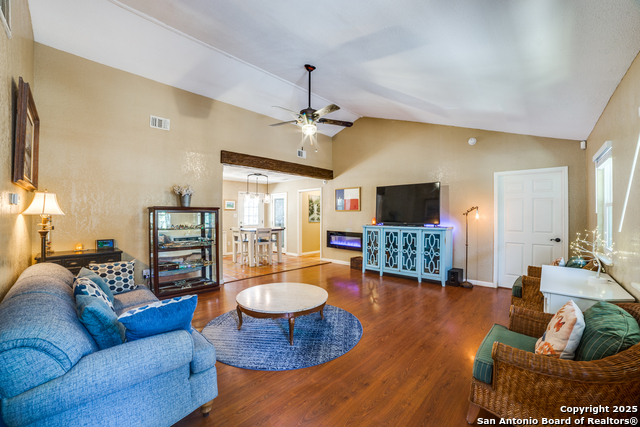 Listing photo id 7 for 954 Lakeside