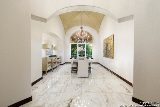 Listing photo id 8 for 11118 Anaqua Spgs