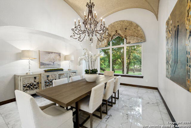 Listing photo id 9 for 11118 Anaqua Spgs