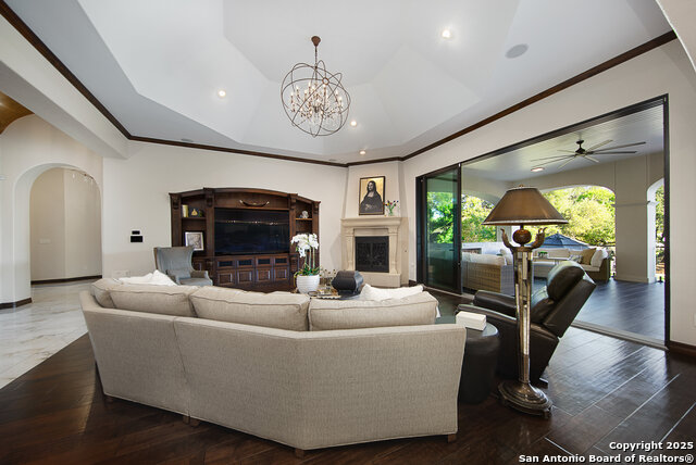 Listing photo id 12 for 11118 Anaqua Spgs