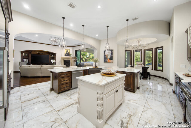 Listing photo id 15 for 11118 Anaqua Spgs