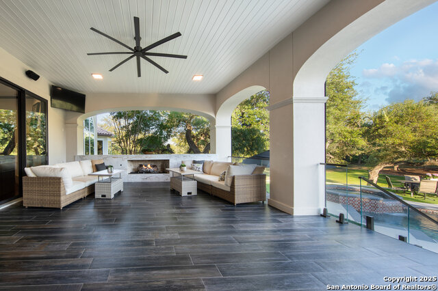 Listing photo id 22 for 11118 Anaqua Spgs