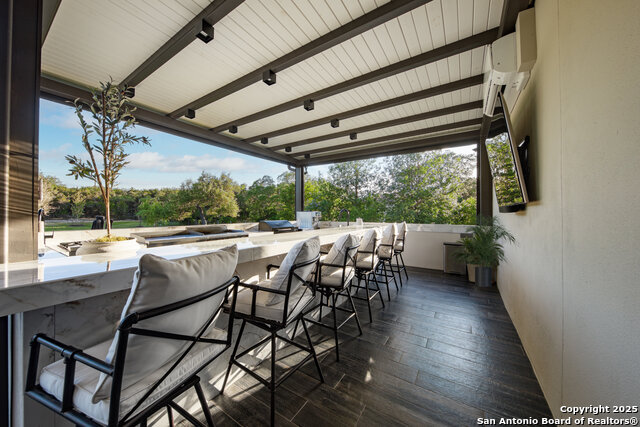 Listing photo id 24 for 11118 Anaqua Spgs