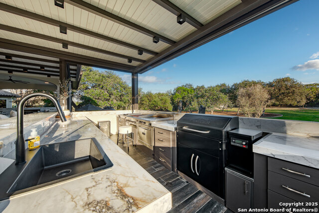 Listing photo id 25 for 11118 Anaqua Spgs