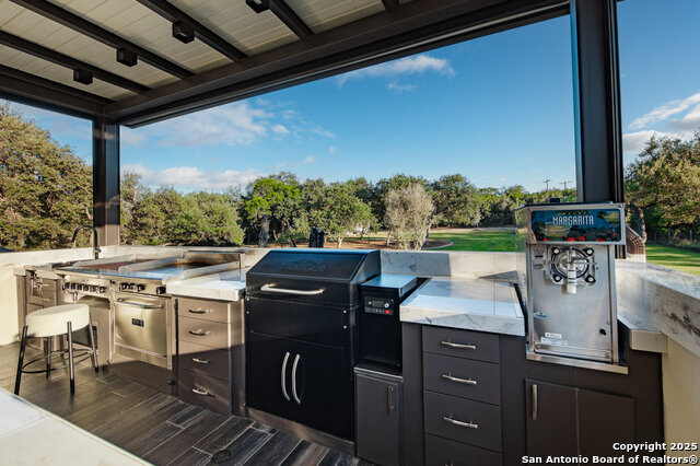 Listing photo id 26 for 11118 Anaqua Spgs