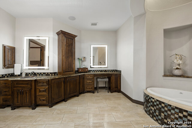 Listing photo id 42 for 11118 Anaqua Spgs