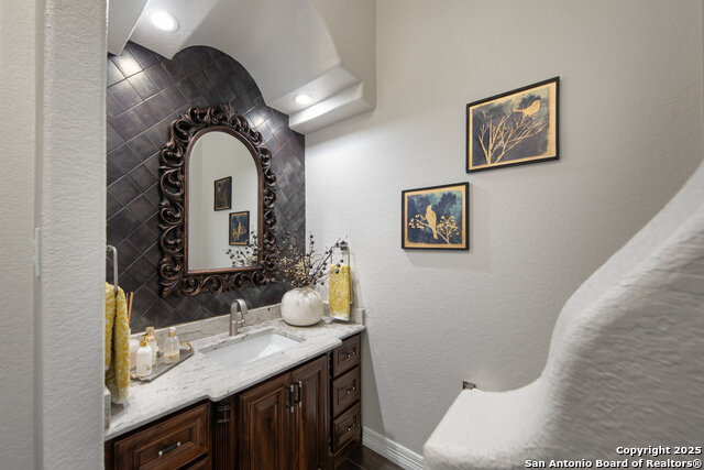 Listing photo id 45 for 11118 Anaqua Spgs