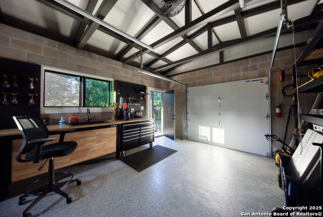 Listing photo id 59 for 11118 Anaqua Spgs