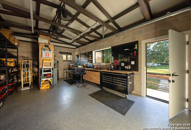 Listing photo id 60 for 11118 Anaqua Spgs