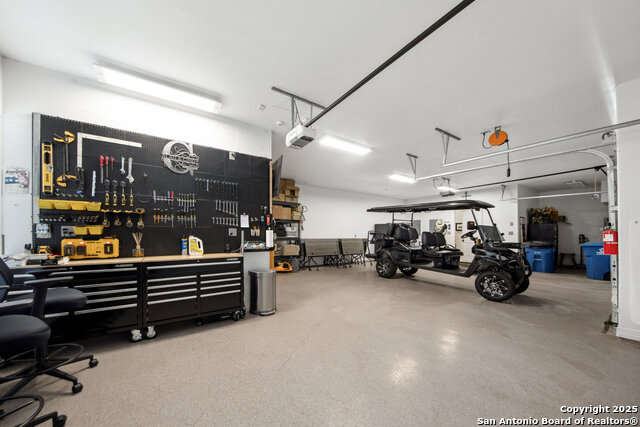 Listing photo id 68 for 11118 Anaqua Spgs