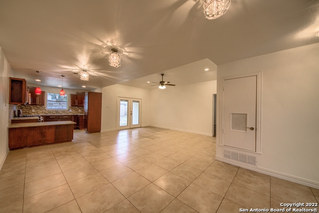 Image 4 of 25 For 11015 Wedgewood Dr