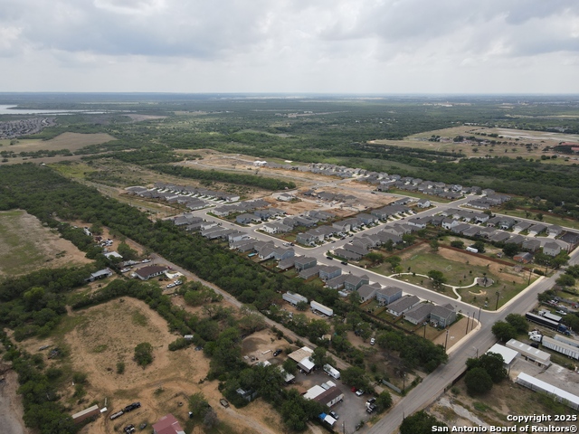 Listing photo id 9 for 880 Chavaneaux E