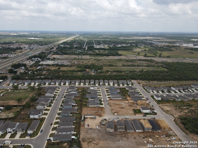 Listing photo id 4 for 880 Chavaneaux E