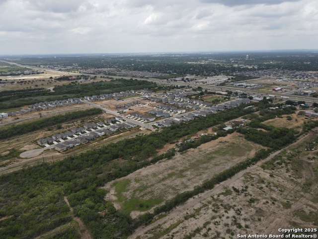 Listing photo id 7 for 880 Chavaneaux E
