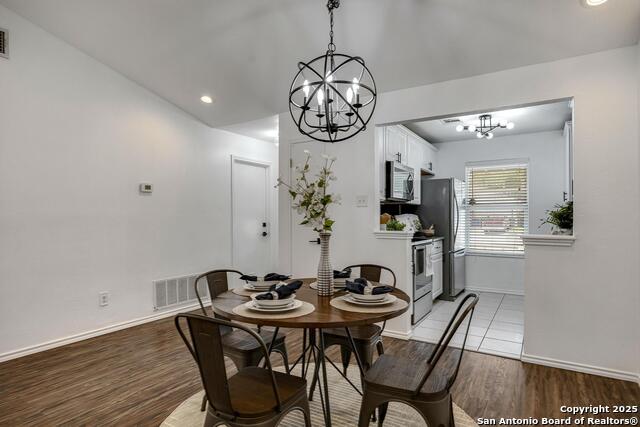 Listing photo id 8 for 12102 Stoney Circle