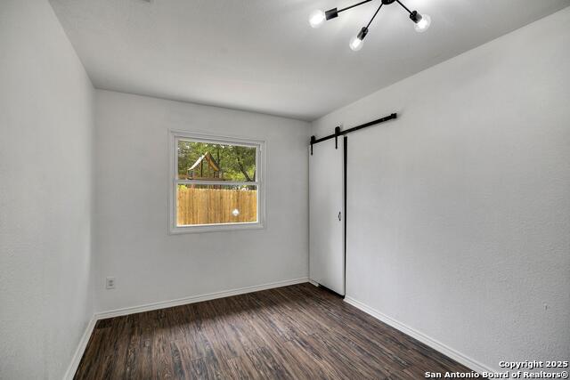 Listing photo id 11 for 12102 Stoney Circle