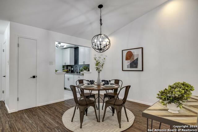 Listing photo id 7 for 12102 Stoney Circle