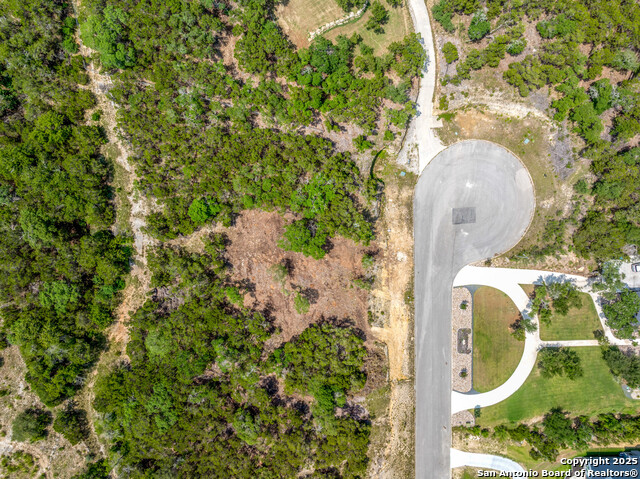 Listing photo id 12 for 22306 White Doe Pass