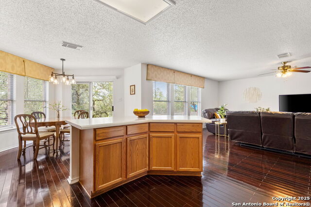 Listing photo id 10 for 1339 Pecan Station