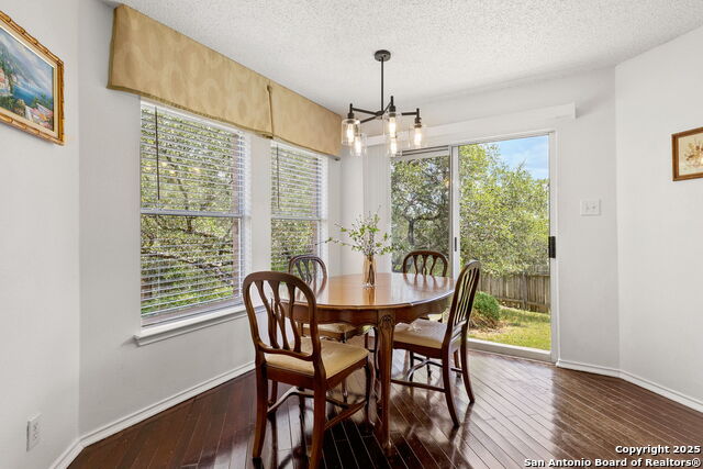 Listing photo id 11 for 1339 Pecan Station